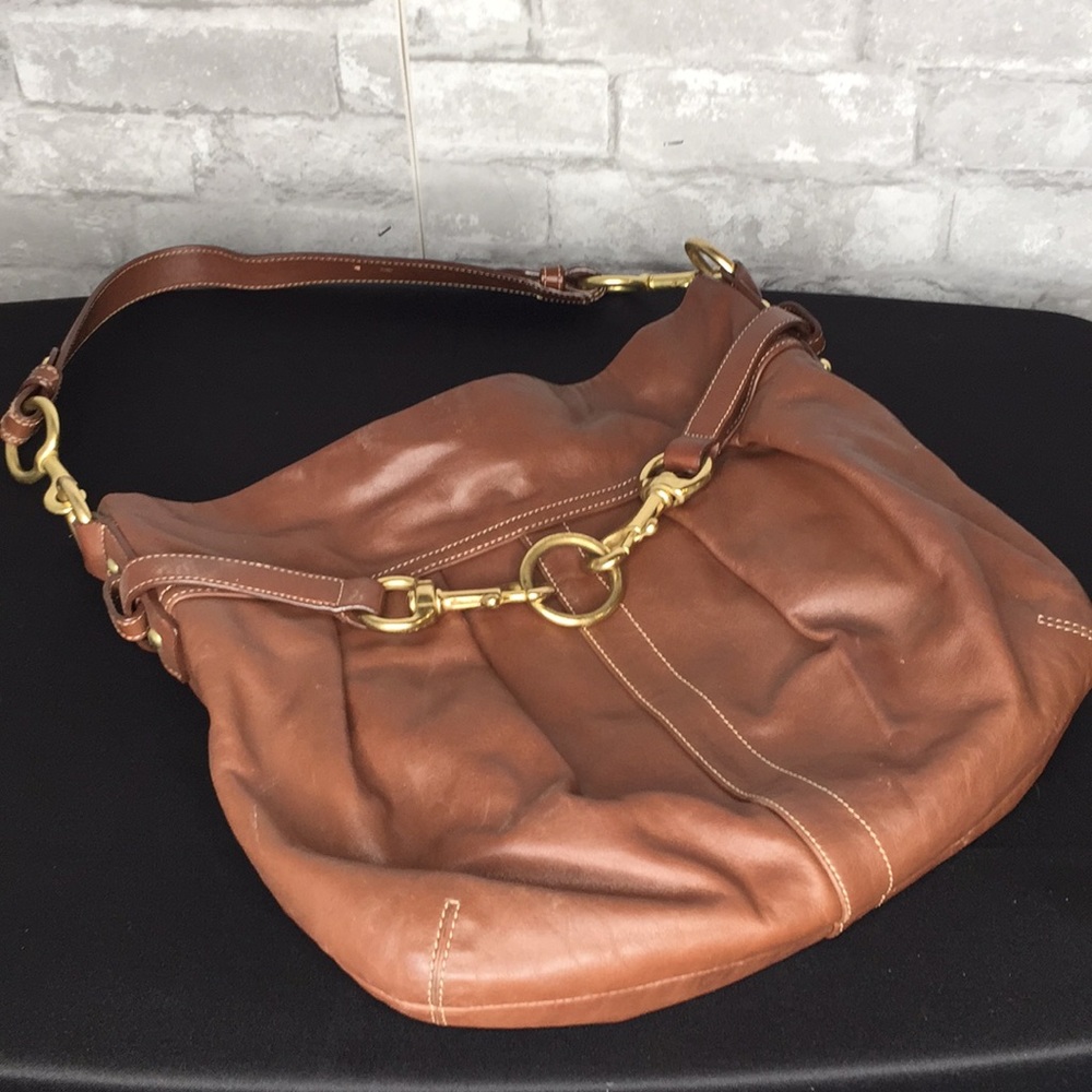 Coach tote (broken buckle)
